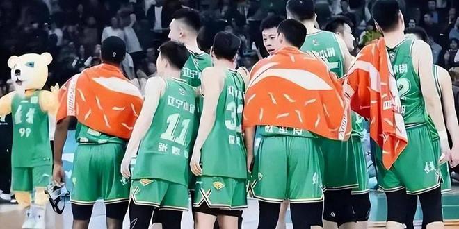 星空体育视频-西雅图海湾者冲击冠军，锋线磨合进入关键期