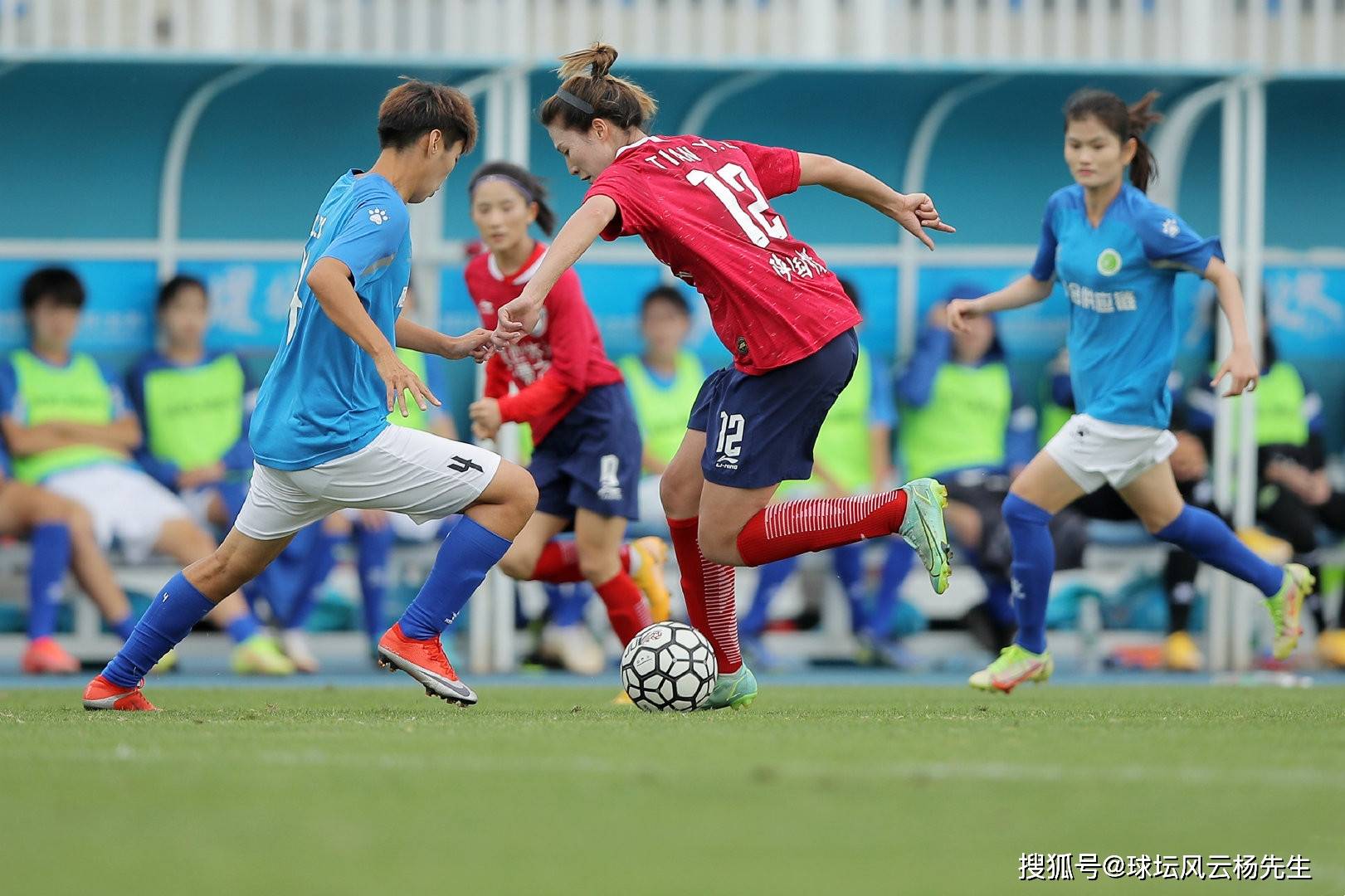 女足比赛中，中国队员武某获得最佳守门员奖