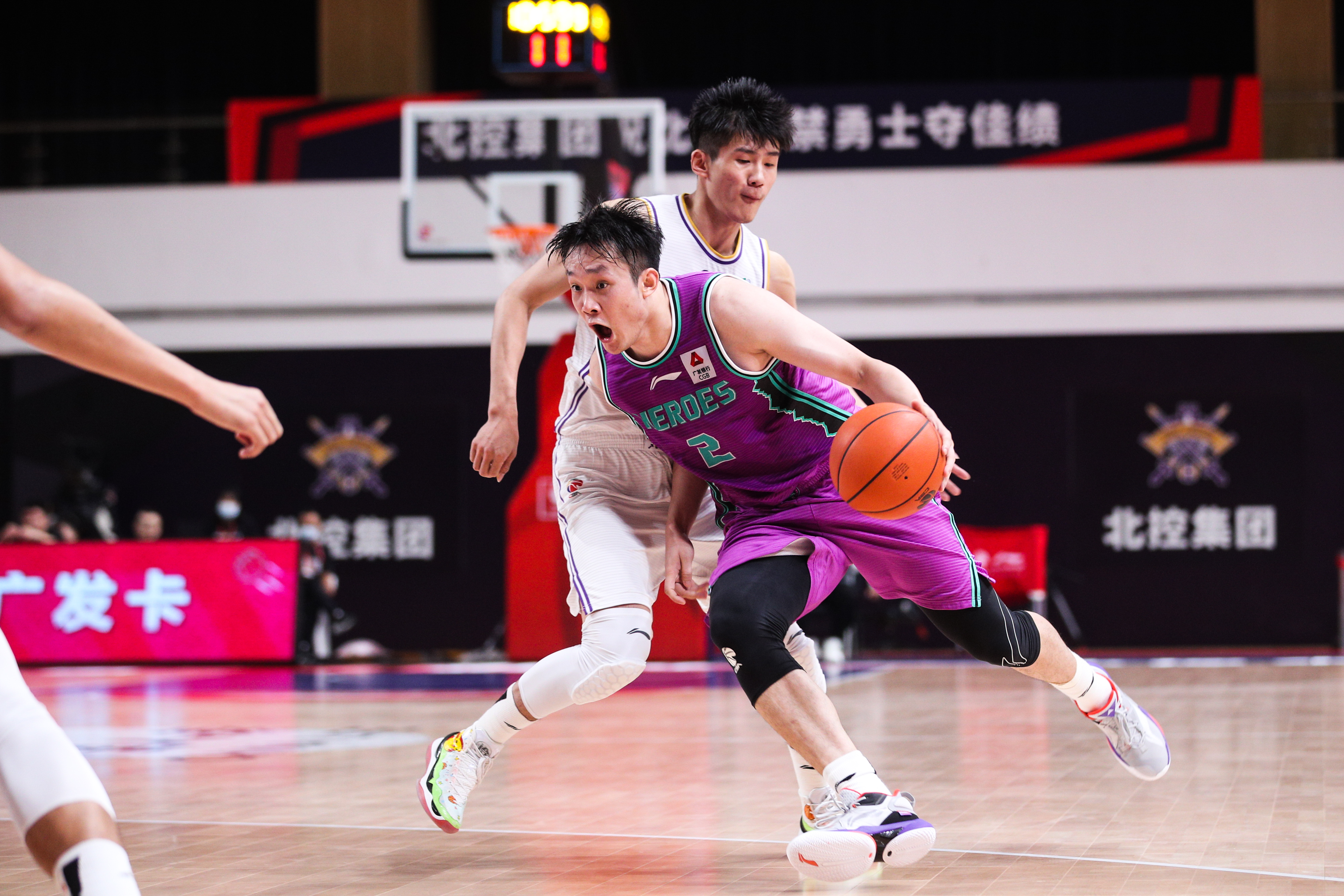 丁彦雨航表现出色，辽宁男篮取得胜利