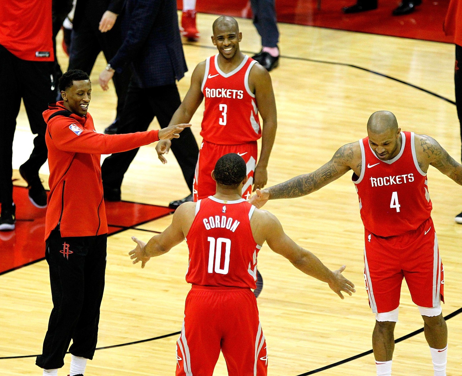 关于米林科维奇成为球队当之无愧的领袖，为队友树立榜样的信息