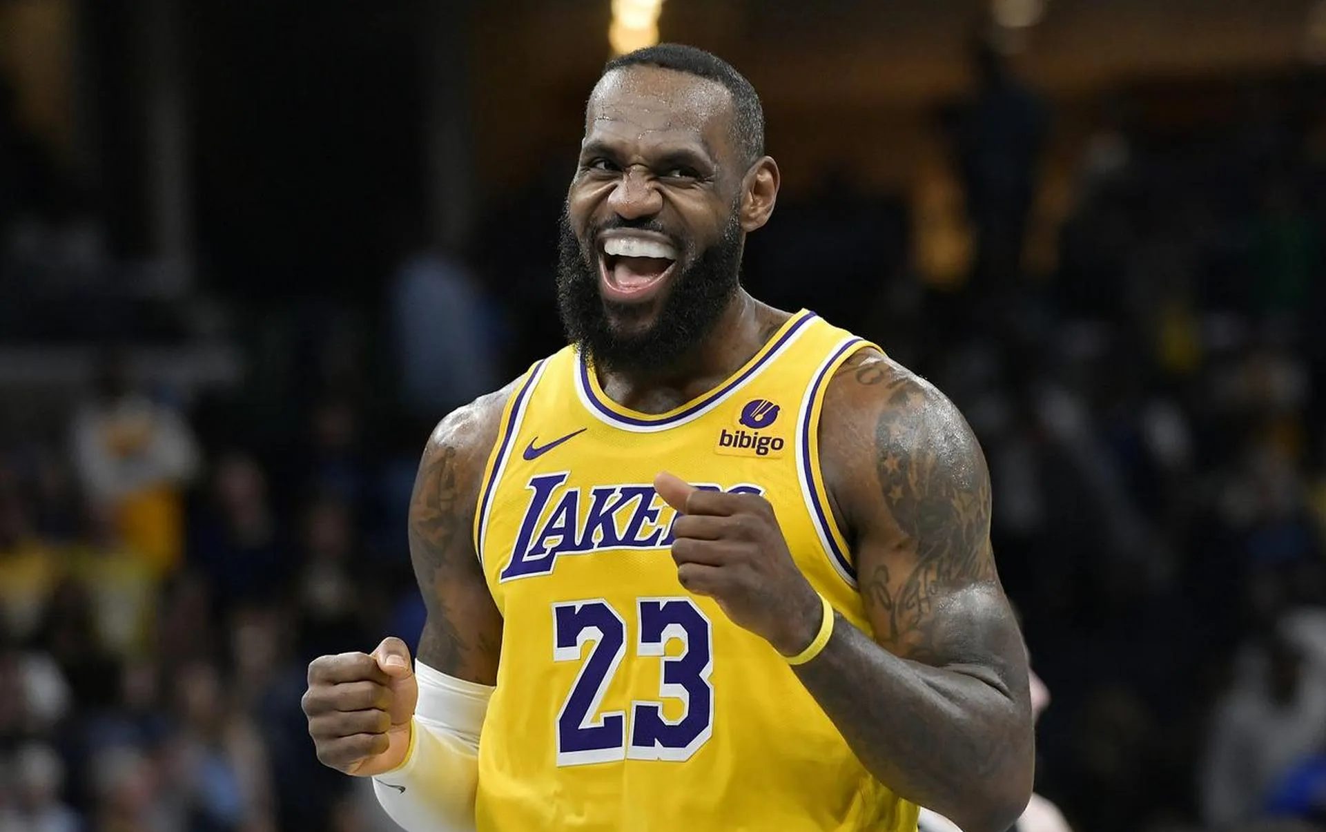 星空体育官方-关于勒布朗·詹姆斯正式签约火箭，巨星阵容再添一员的信息