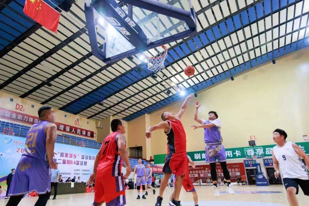 星空体育注册-关于强强对决，球场上的激烈对抗引发观众热情高涨！的信息