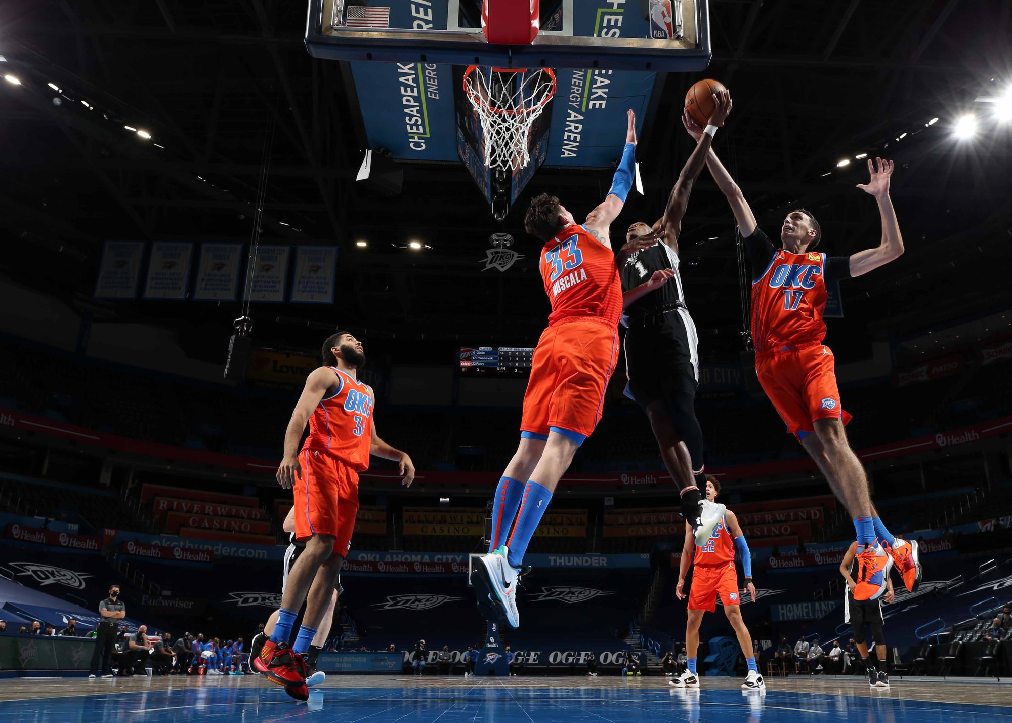 星空体育官网-篮球冠军精彩对抗，团队合作赢得胜利的简单介绍