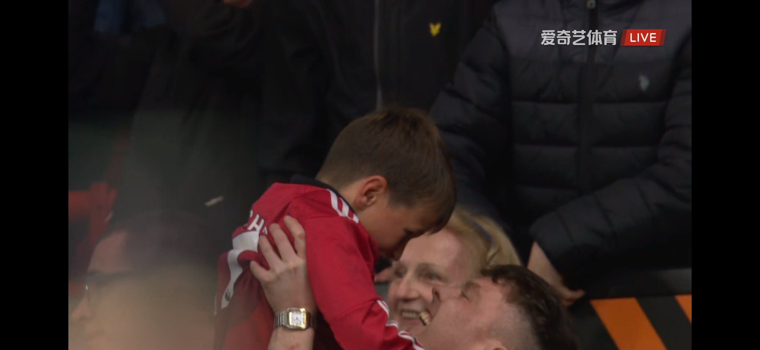 星空体育竞技-里昂遭遇挑战，险胜对手保持领先的简单介绍