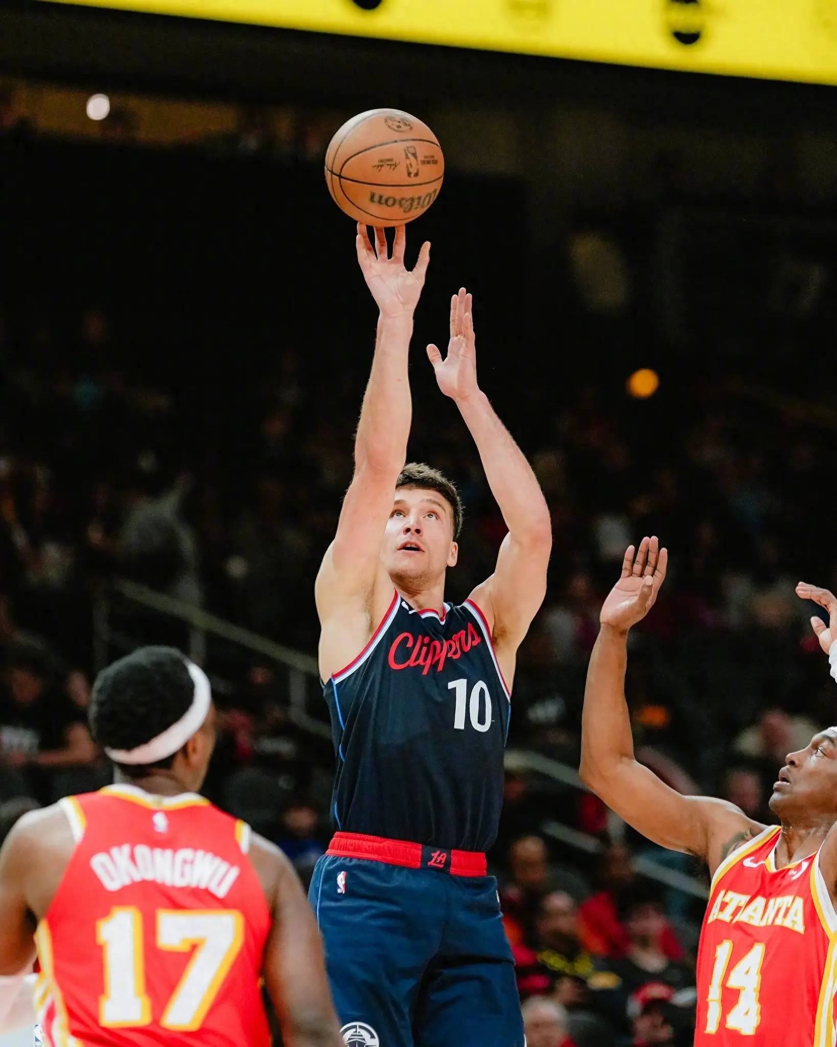 快船近期表现不俗,火箭轻松赢球 快船近期表现不俗,火箭轻松赢球