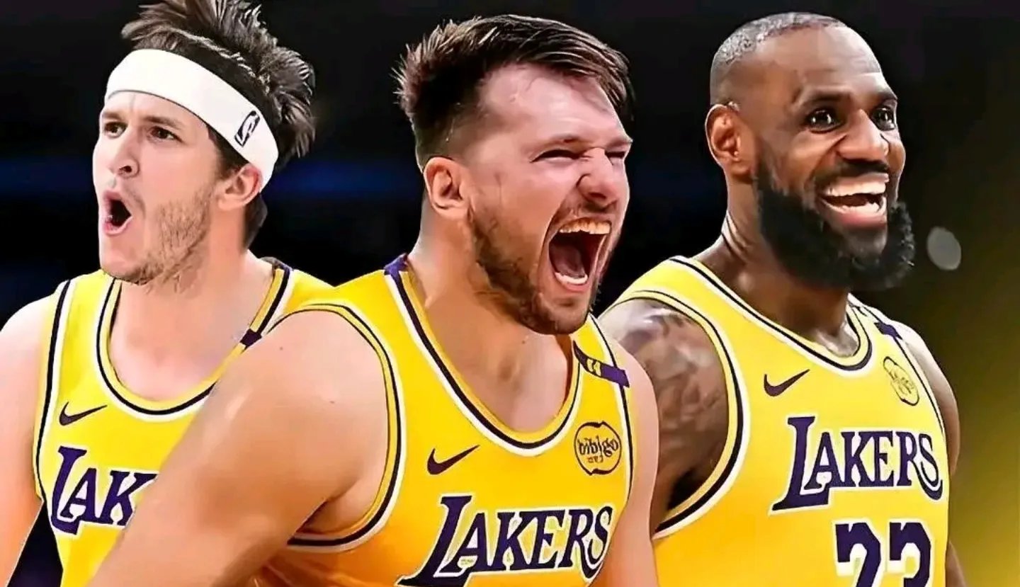 星空体育地址-勇士主场击败湖人，晋级下一轮