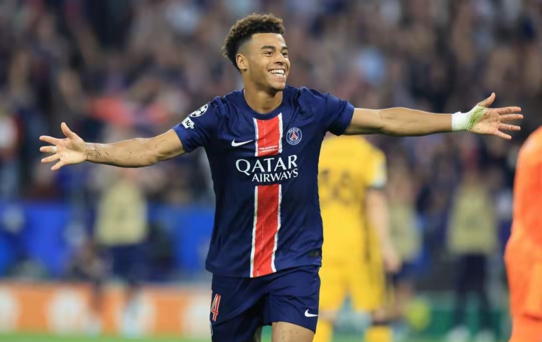 星空体育官方入口-包含曼联客场不敌AC米兰，遗憾止步欧冠八强的词条