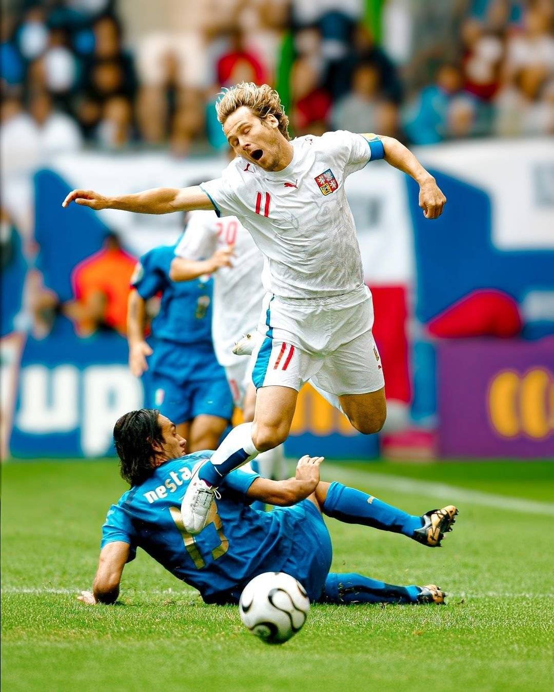 包含直布罗陀队在国际赛事中表现出色的射门能力的词条